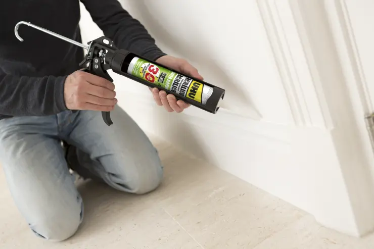 38328-Article-application-shot-en-445-UHU-280ml-SPANISH-SELLADORACRLICOSUPERRAPIDO_279