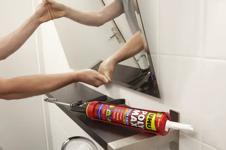7000131-Article-application-shot-en-333-Bison-425g-Spanish-PolyMaxHihgTackExpressBlanco