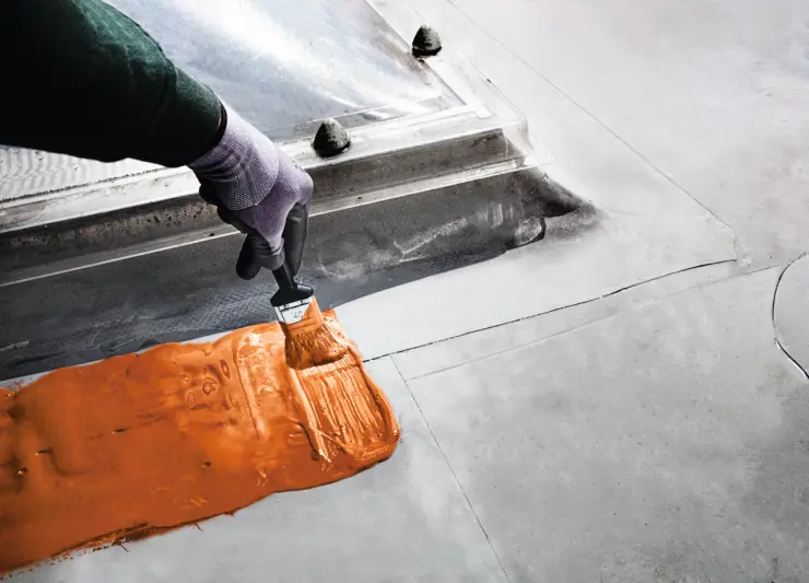 7001216-Article-application-shot-en-509-UHU-1kg-PT-WaterproofSealTerraCotta