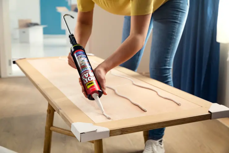 64327-Article-Application-shot-en-394-UHU-425g-German-UHUPOLYMAXPOWER_302